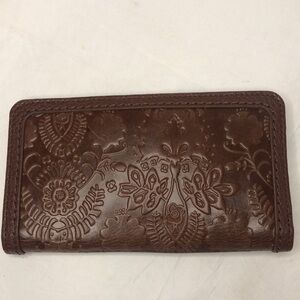 THE SAK brown leather floral embossed wallet. Holds up to 12 cards.